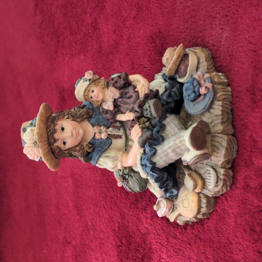 Yesterday's Child Figurine " Ashley with Chrissie...Dress Up"